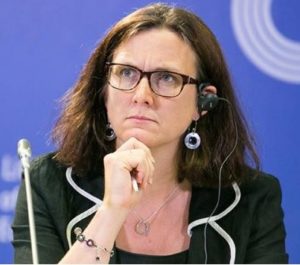 Det ryktas att Malmström inte är ett dugg glad på Juncker 